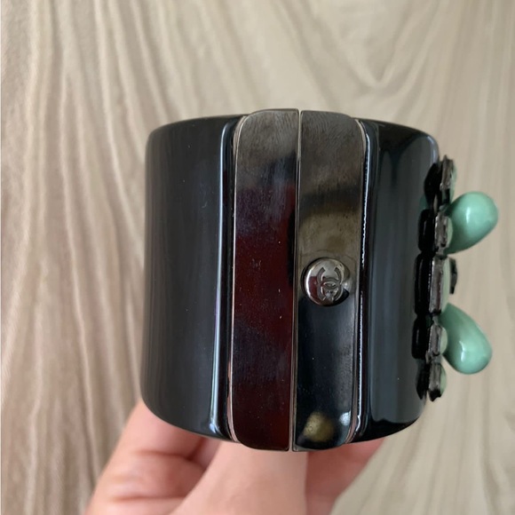 Chanel bracelet with green stones - Picture 5 of 15